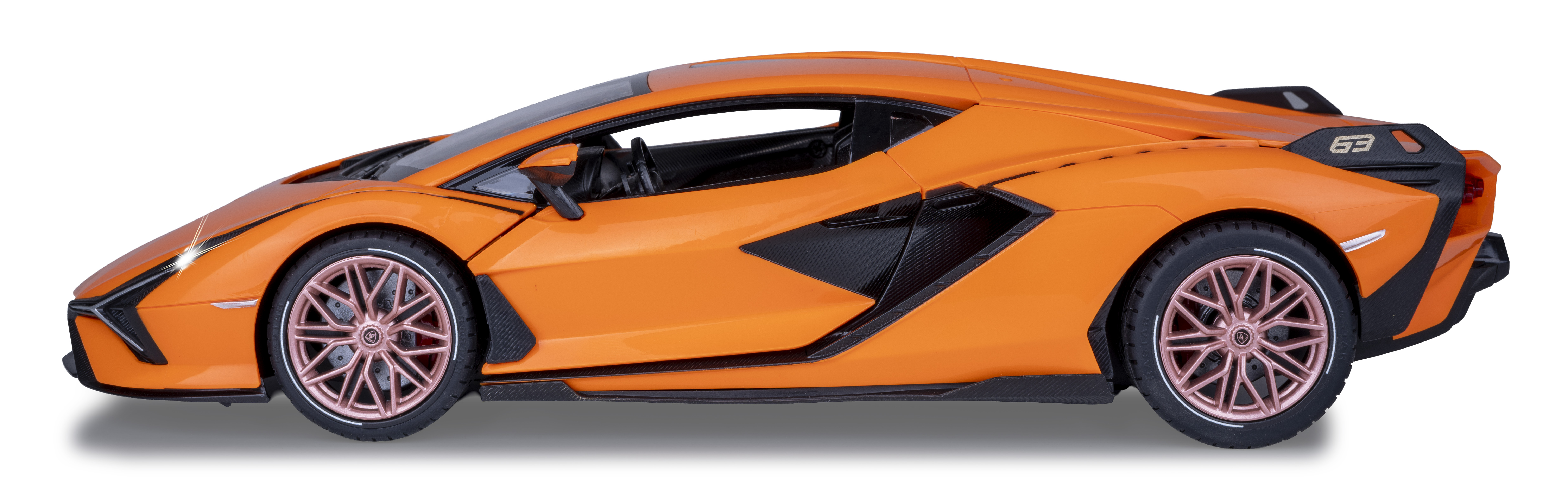 Ein orangefarbener Sportwagen mit schwarzen Akzenten und bronzefarbenen Felgen.
