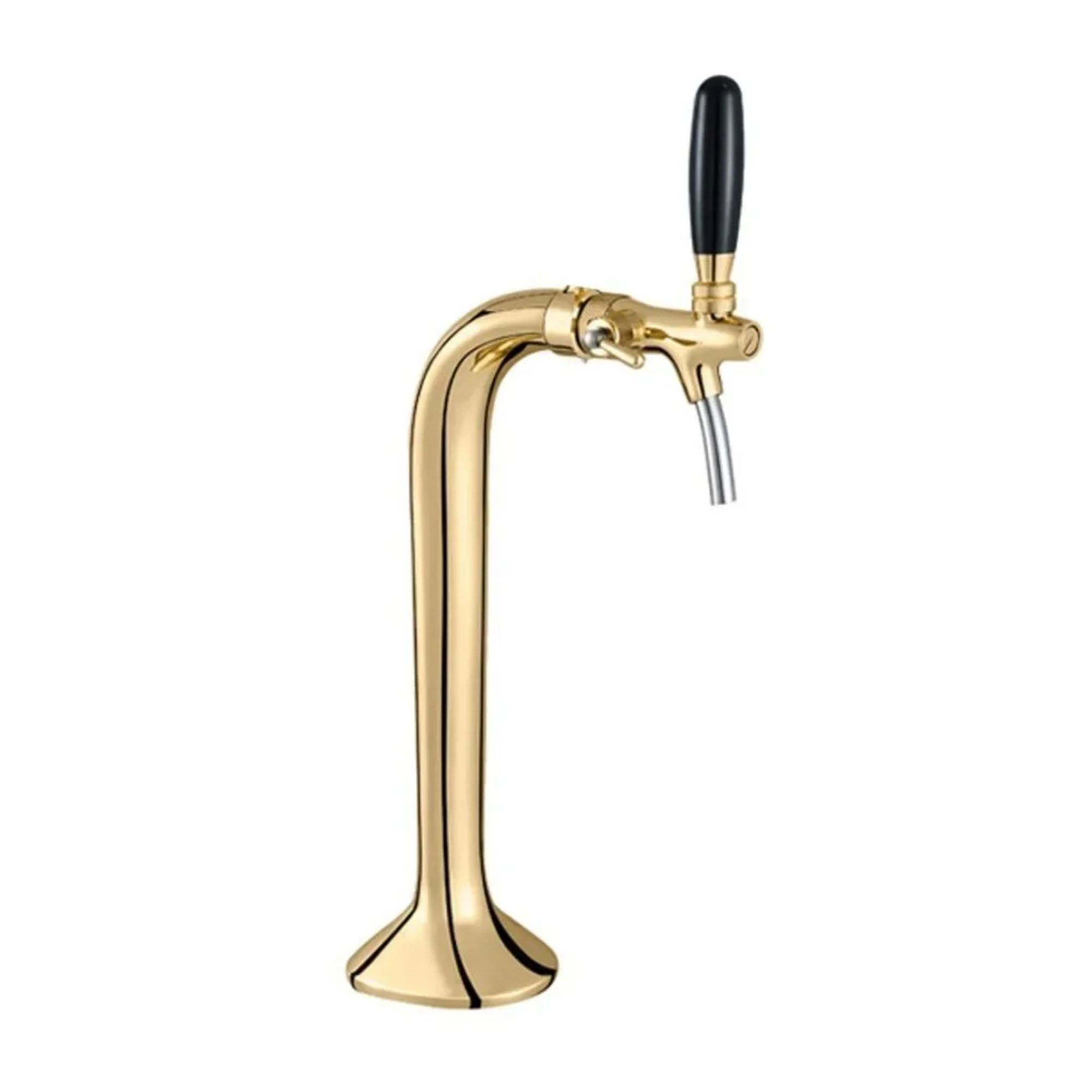Een glanzende gouden biertap met een zwart handvat op een witte achtergrond.