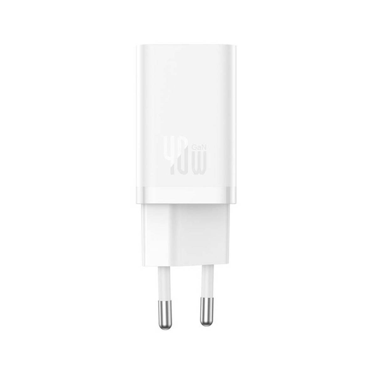 Un caricatore USB bianco con tecnologia GaN da 40W e due pin piatti.