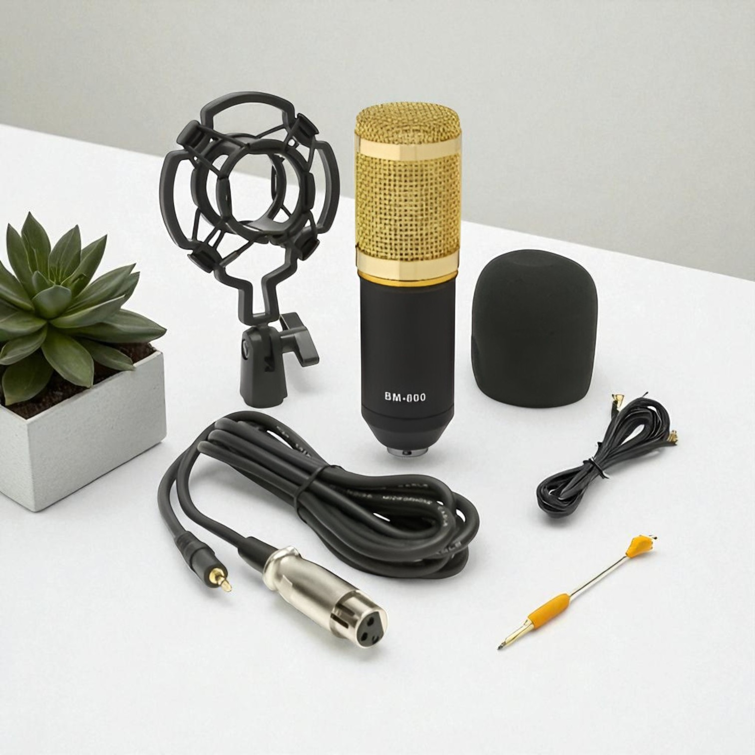 Un kit de micrófono con micrófono, soporte elástico, paravientos, cables y herramienta de limpieza.
