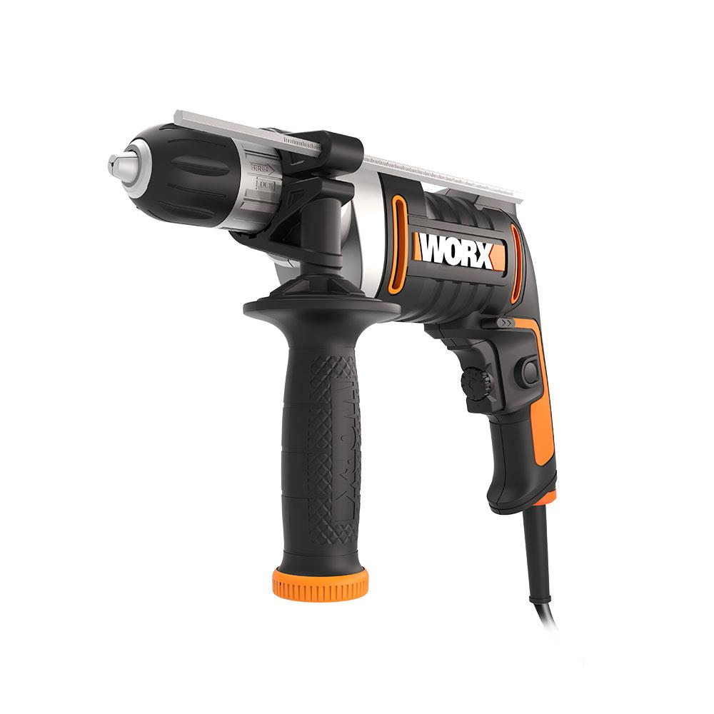 Trapano Worx nero e arancione con mandrino argentato e impugnatura ausiliaria.