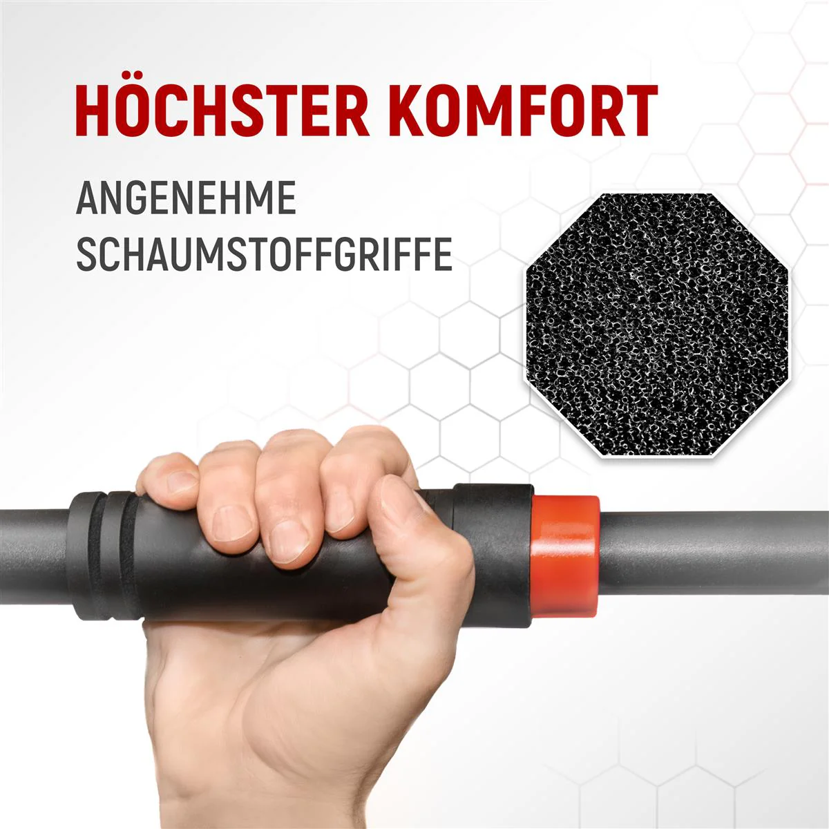 Hand hält schwarzen Griff mit rotem Ring; Detailaufnahme von Schaumstoff.