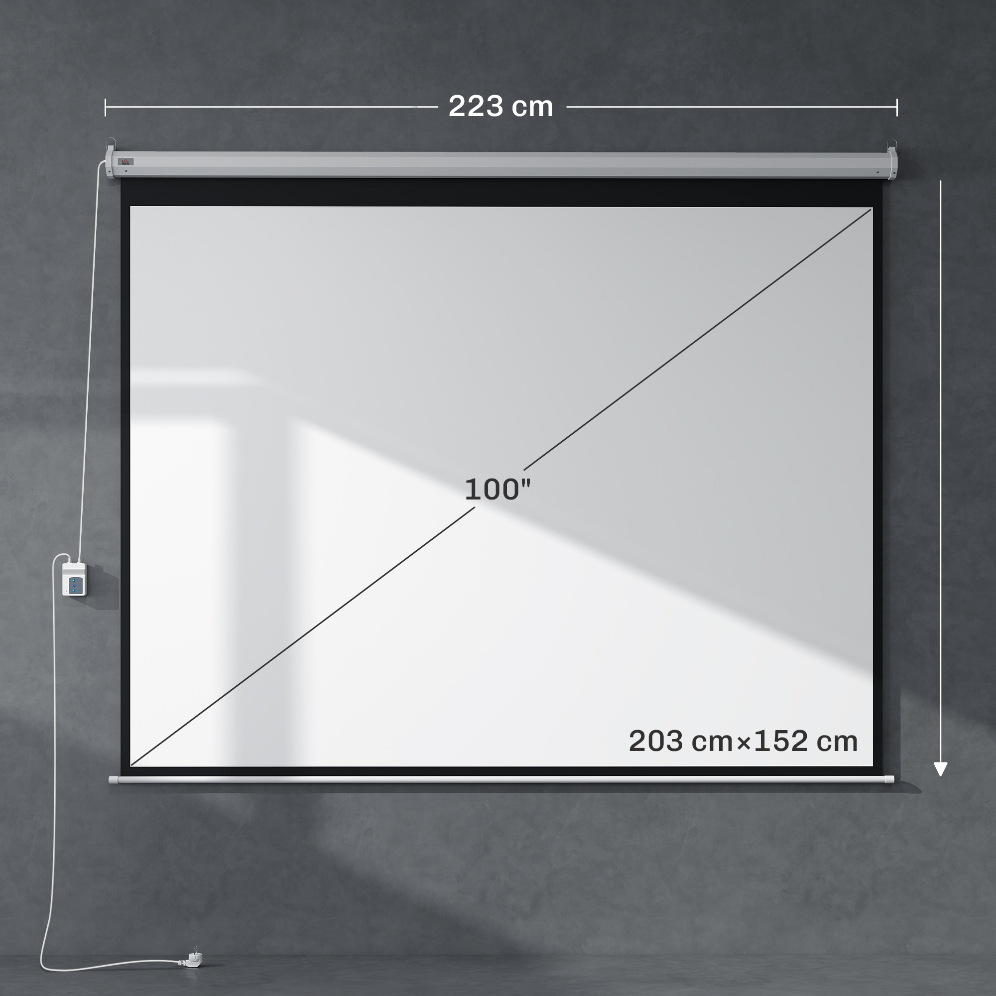 Una pantalla de proyección de 100" mide 203x152 cm y cuelga en pared gris.
