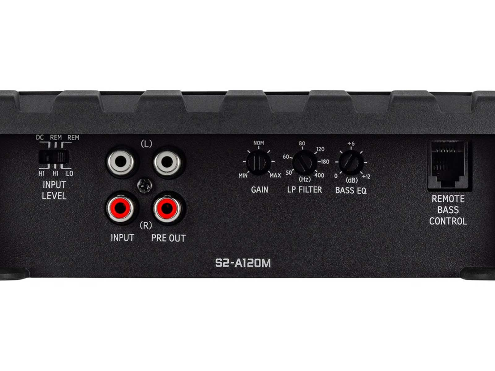 Rückseite eines schwarzen Audiogeräts mit Anschlüssen und Reglern für Pegel, Gain, LP-Filter und Bass-EQ.