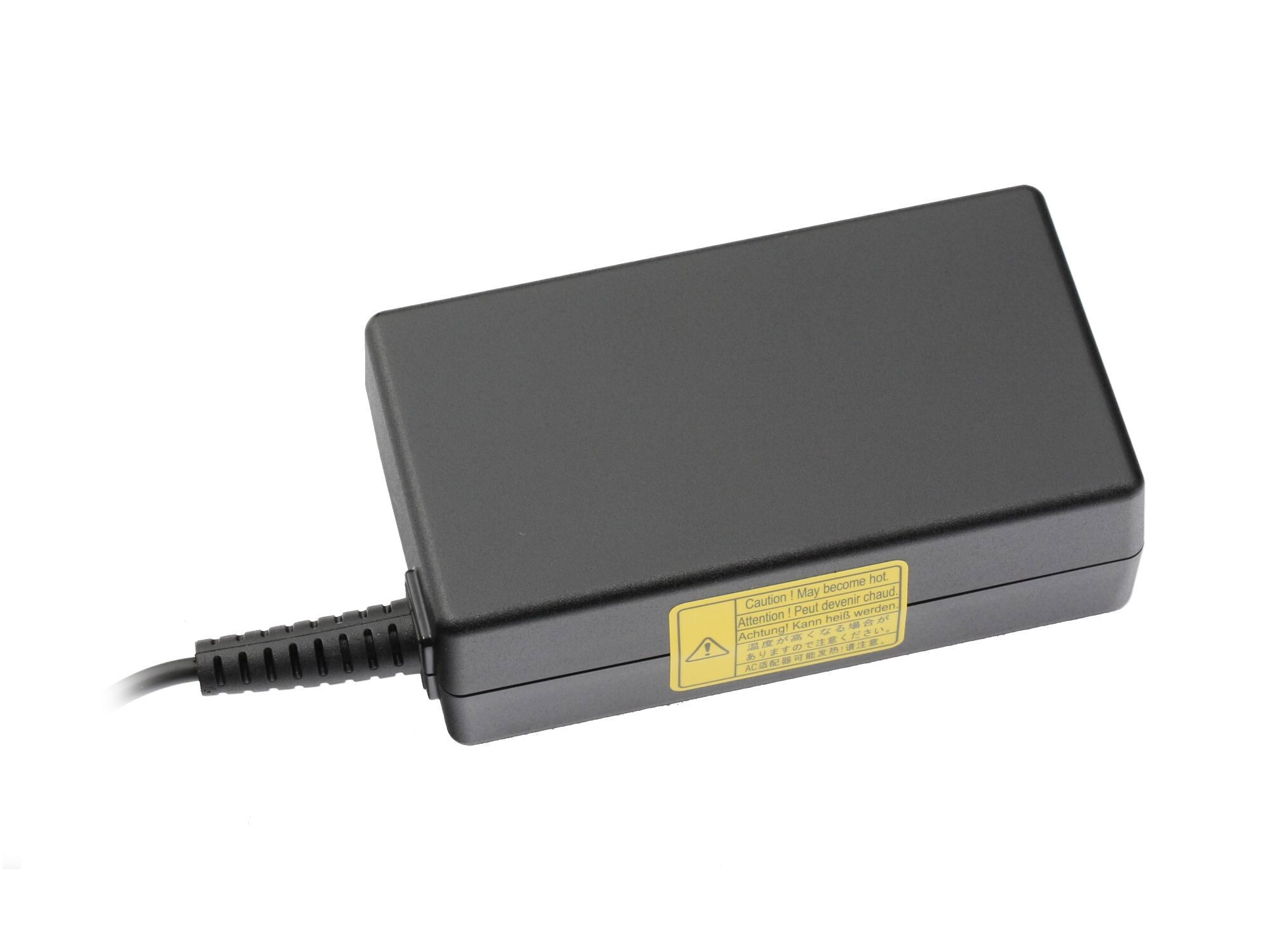 Schwarzer Netzadapter mit gelbem Warnhinweis. Kabel ragt aus der linken Seite.