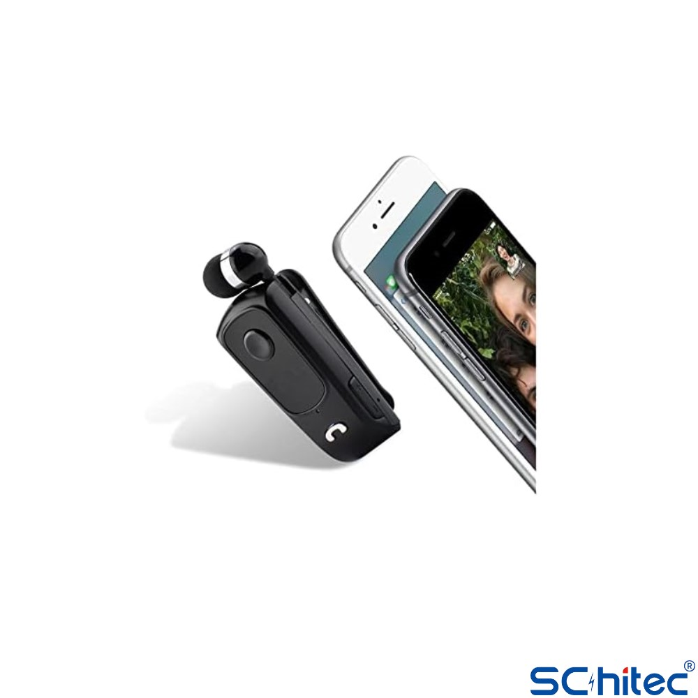 Görüntülü arama gösteren beyaz bir akıllı telefonun yanında siyah bir Bluetooth kulaklık.