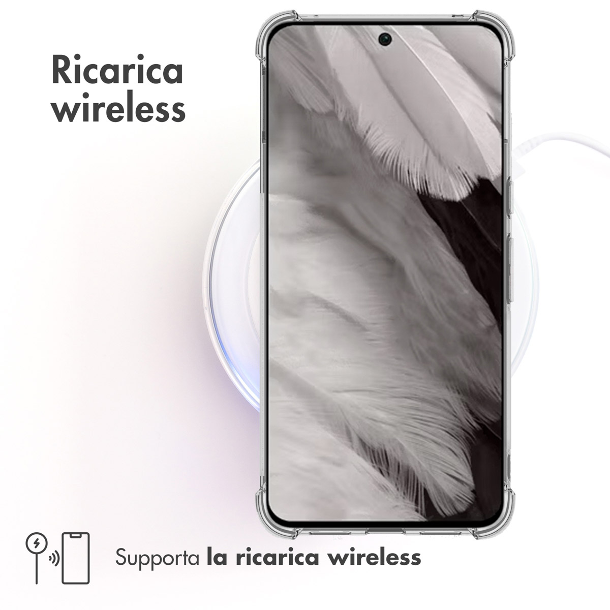 Smartphone avec fond de plumes sur socle de recharge sans fil.