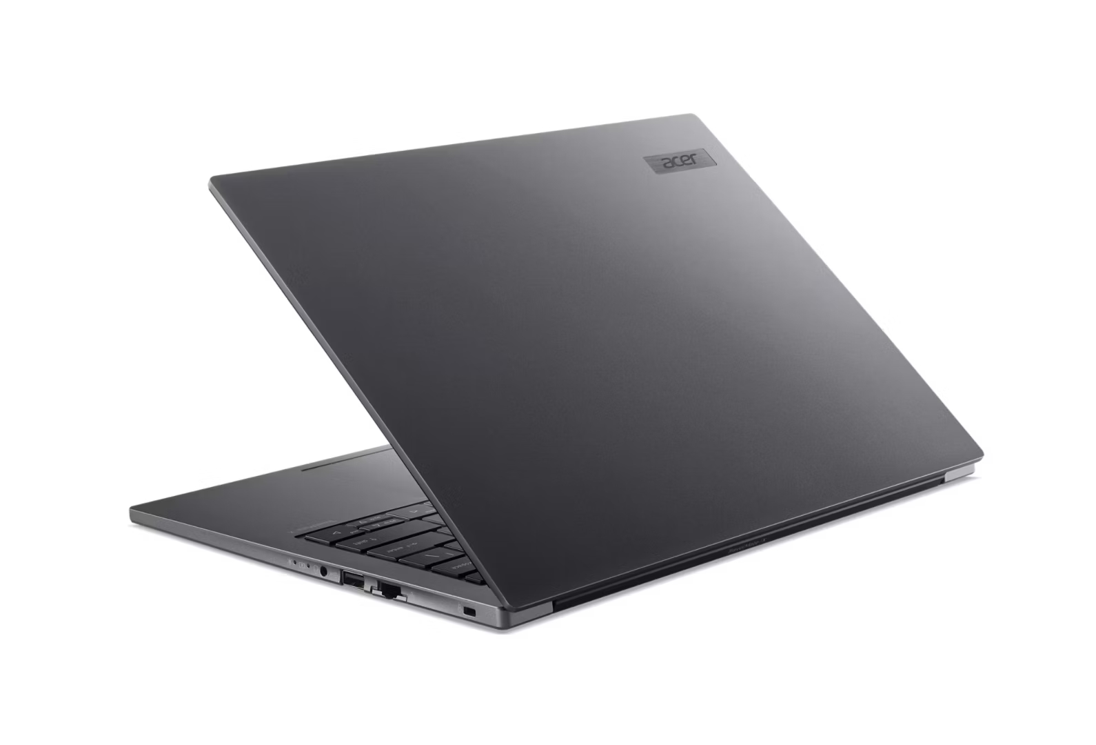 Un laptop Acer scuro è aperto su sfondo bianco.