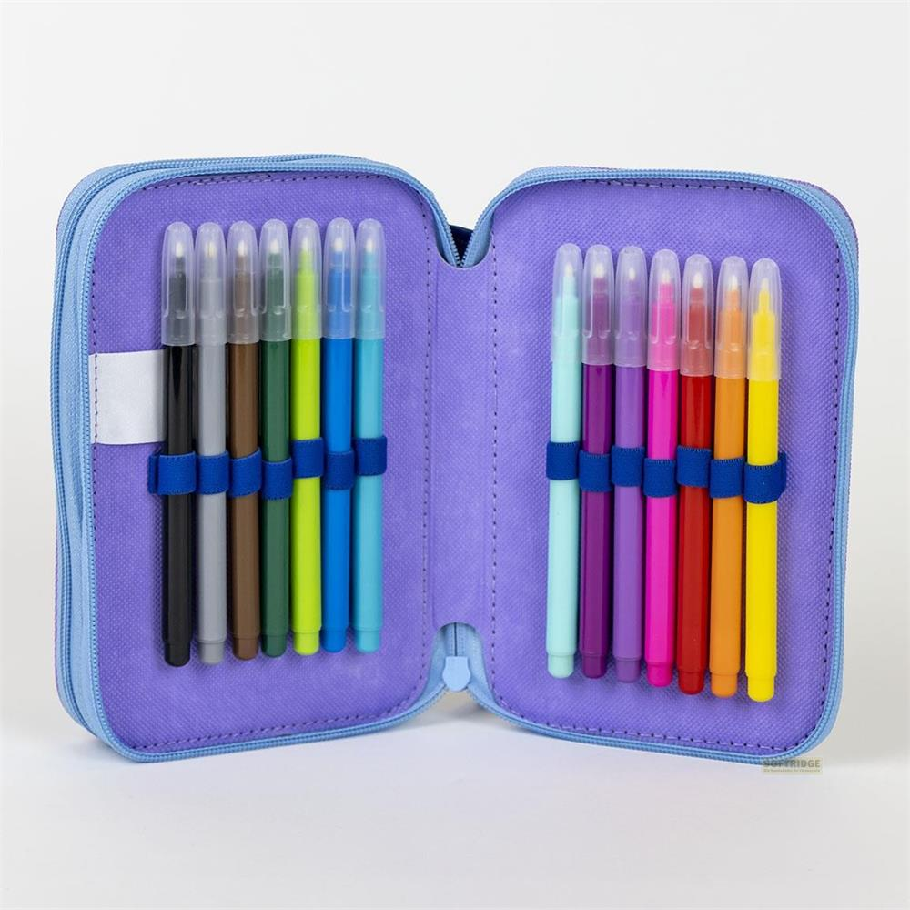 Ein geöffneter violetter Federmäppchen mit Stiften in verschiedenen Farben.