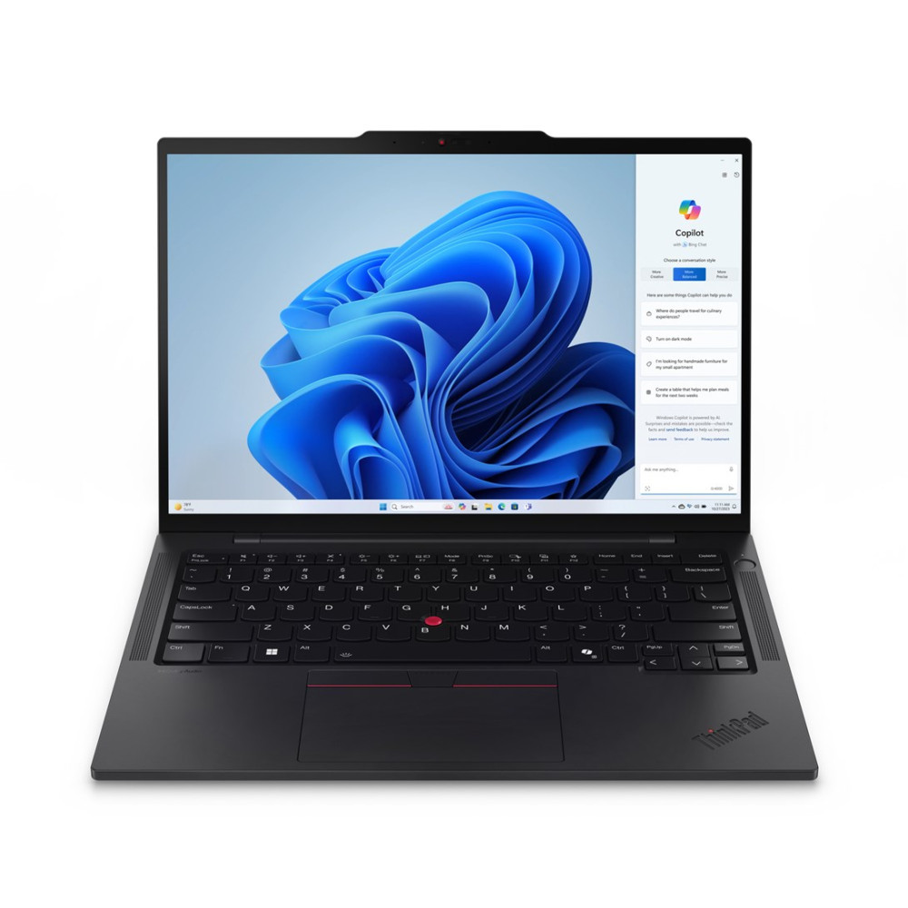 Czarny laptop z tapetą Windows 11 i bocznym panelem Copilota.