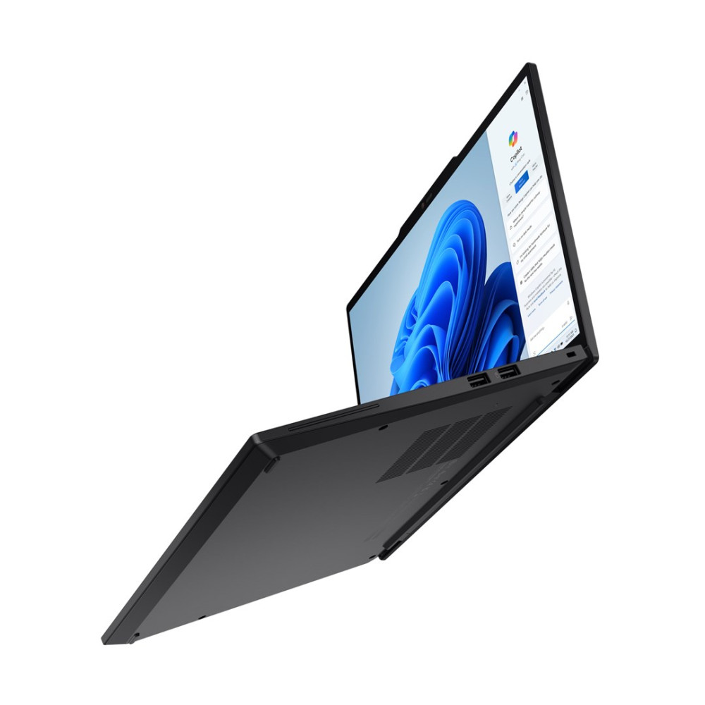 Czarny laptop jest otwarty, pokazując niebieską tapetę Windows 11 na ekranie.