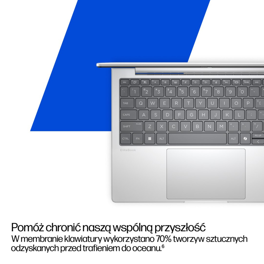Srebrna klawiatura laptopa na niebieskim tle. Tekst po polsku.
