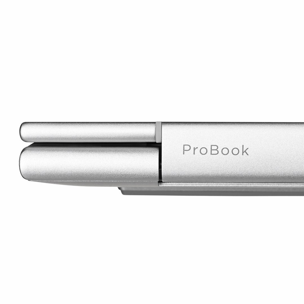 Srebrna krawędź laptopa ProBook z widocznym napisem 'ProBook'. Czyste tło.