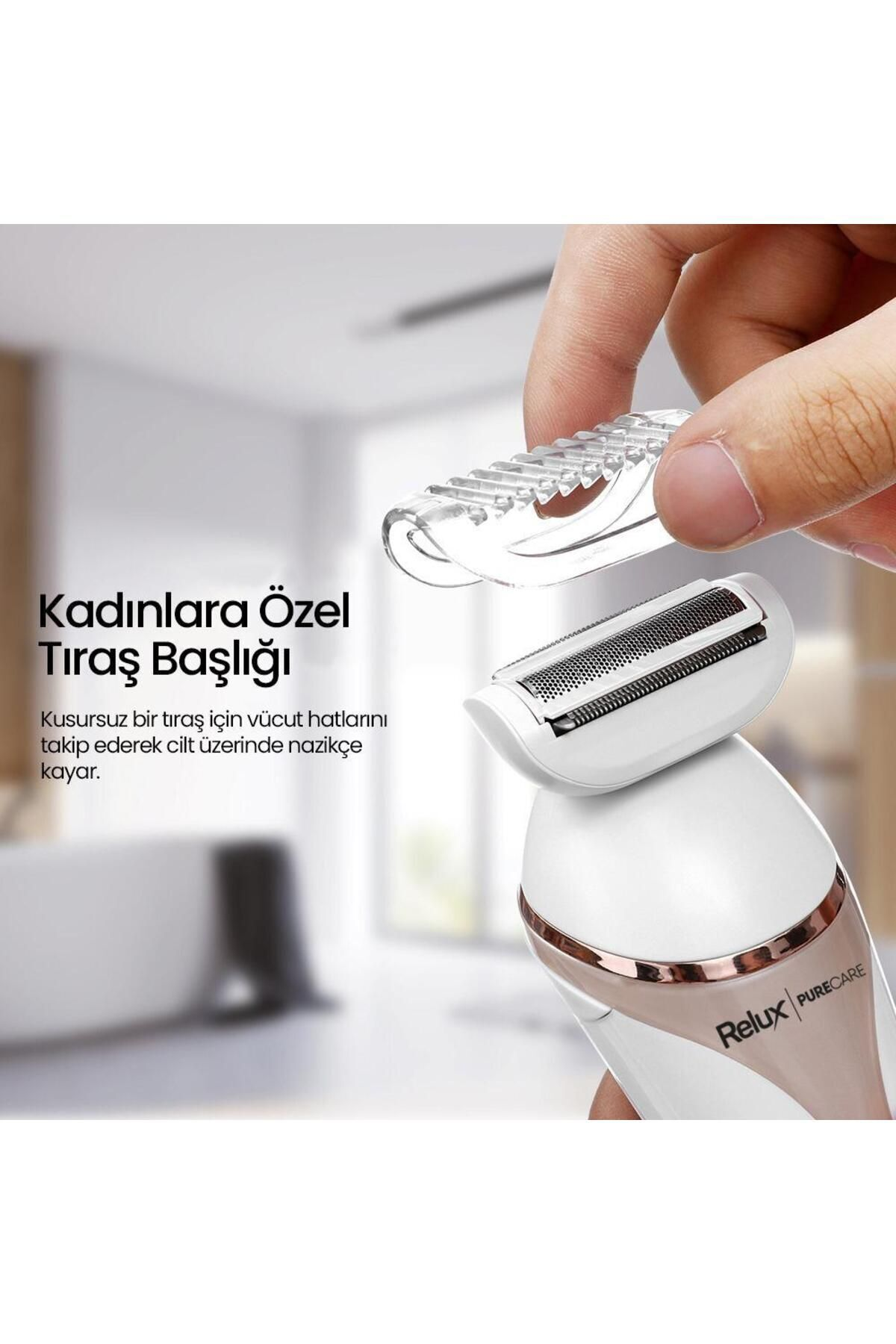 Bir el, gümüş renkli parçalara sahip beyaz bir tıraş makinesinin üzerinde şeffaf başlık tutuyor.