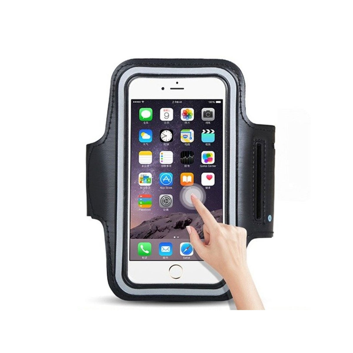Uno smartphone in un bracciale nero, con una mano che tocca lo schermo.