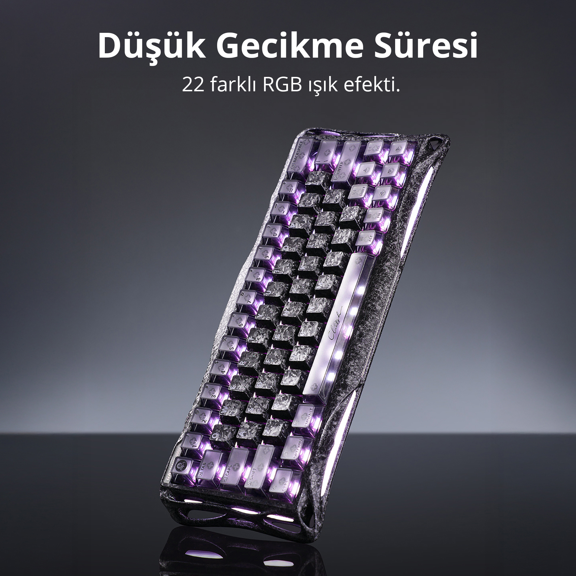 Koyu kasalı, tuşlarda mor RGB aydınlatmalı bir klavye.