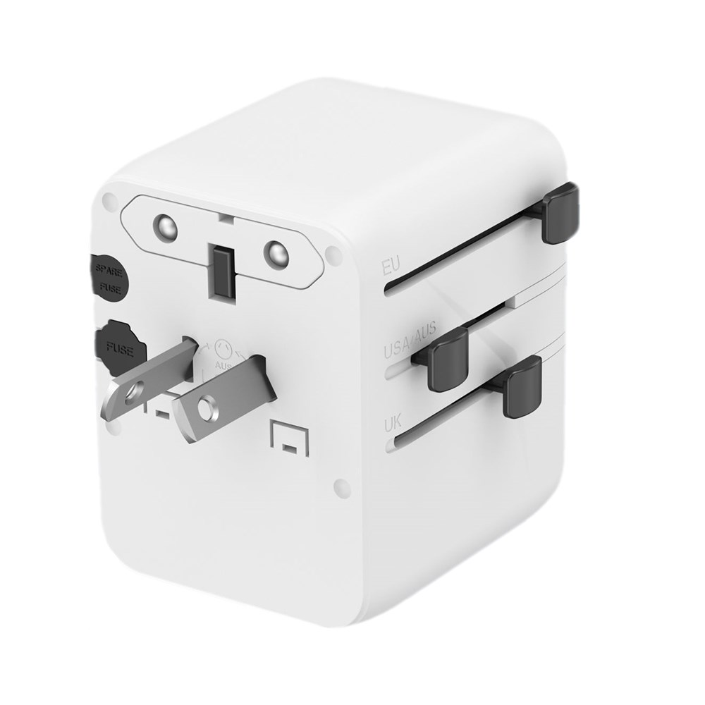 Een witte reisadapter met intrekbare pinnen voor de EU, VS/AUS en het VK.