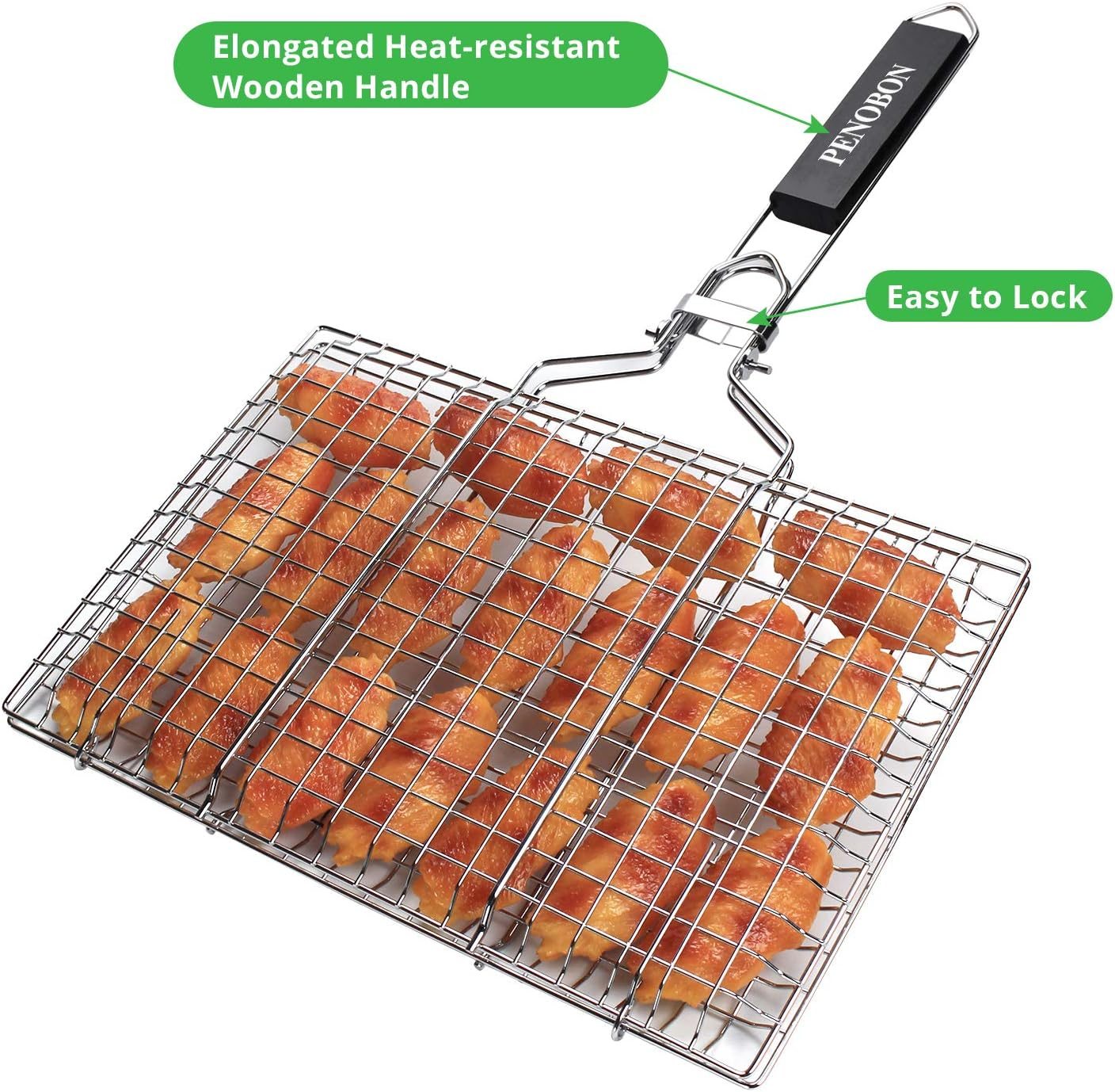 Ein Grillkorb voller gebratener Hähnchenflügel auf weißem Grund.