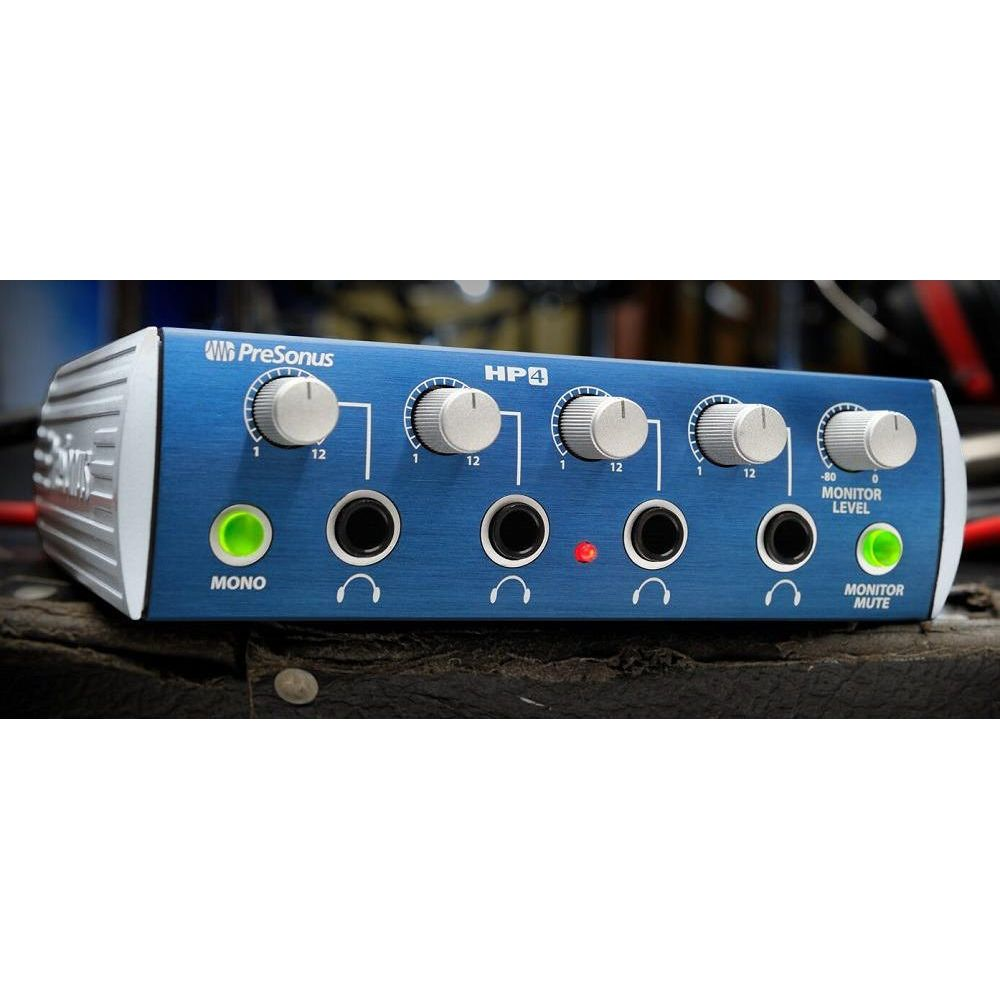 4 çıkışlı, düğmeli ve ışıklı mavi PreSonus HP4 kulaklık amplifikatörü.