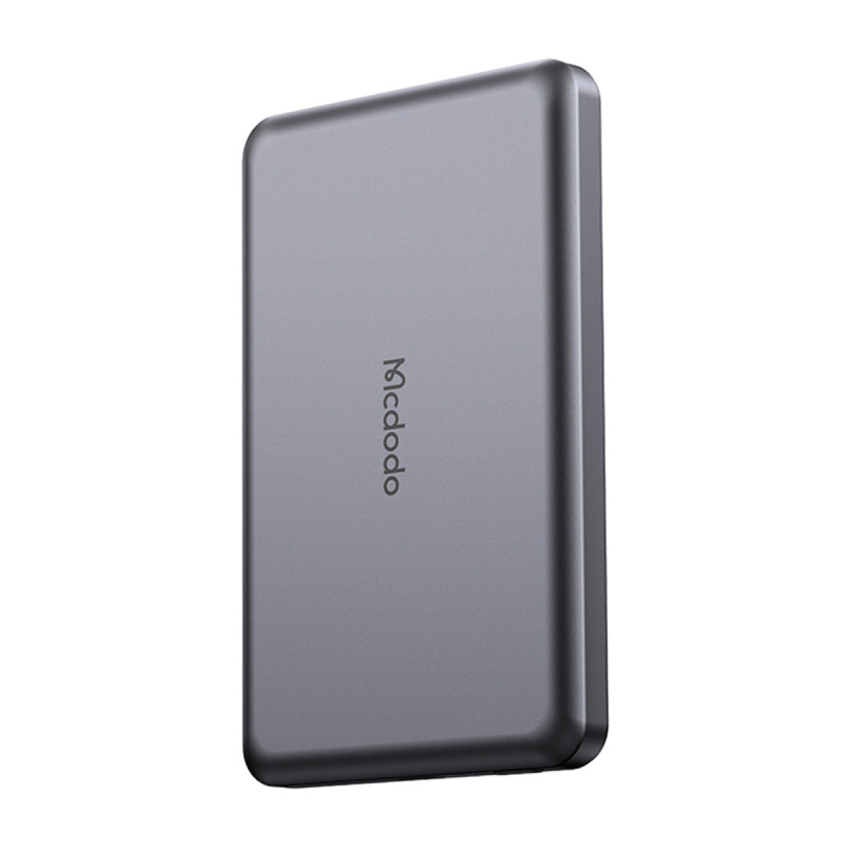 Un power bank grigio con logo Mcdodo su sfondo bianco.