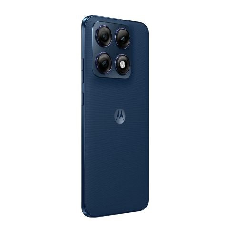 Un telefono Motorola blu scuro è mostrato dal retro, con impostazione a quattro telecamere.