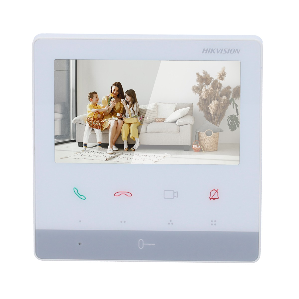 Un display bianco per videocitofono mostra una donna con due bambini seduti su un divano.