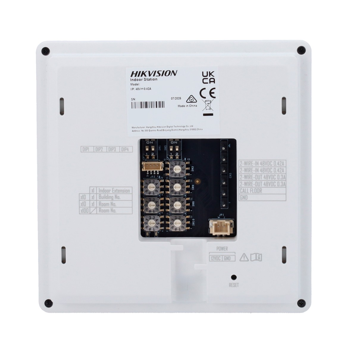 Retro di una stazione interna Hikvision con interruttori DIP e connettori.