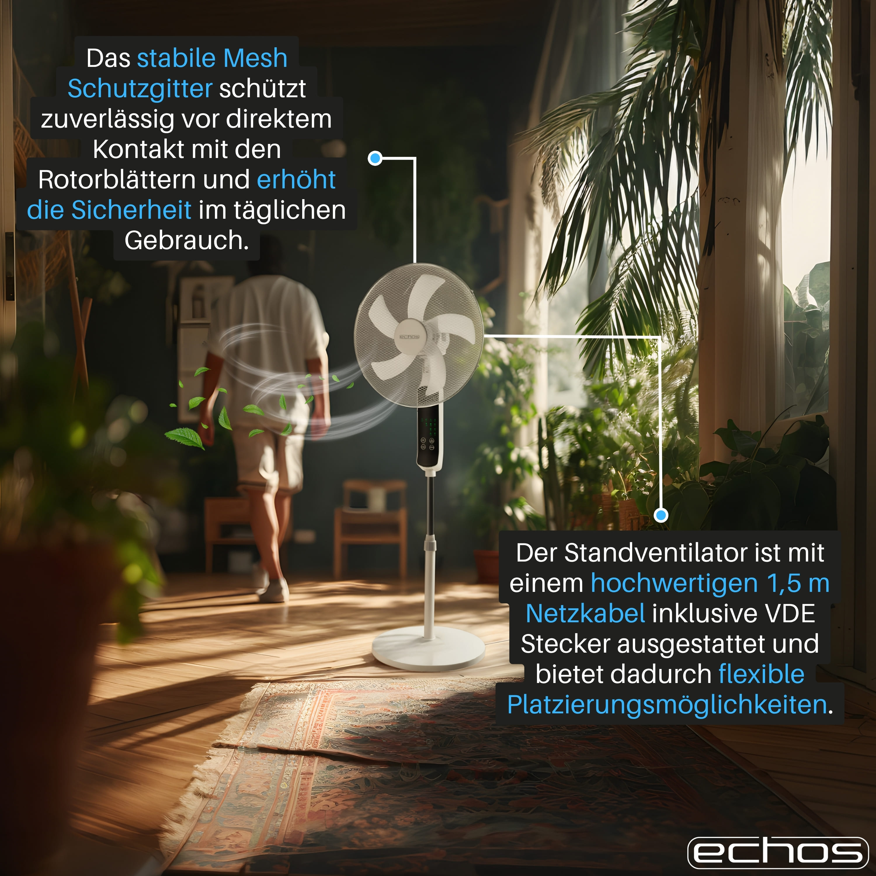 Ein weißer Standventilator mit Netz und Palmblättern im Raum.