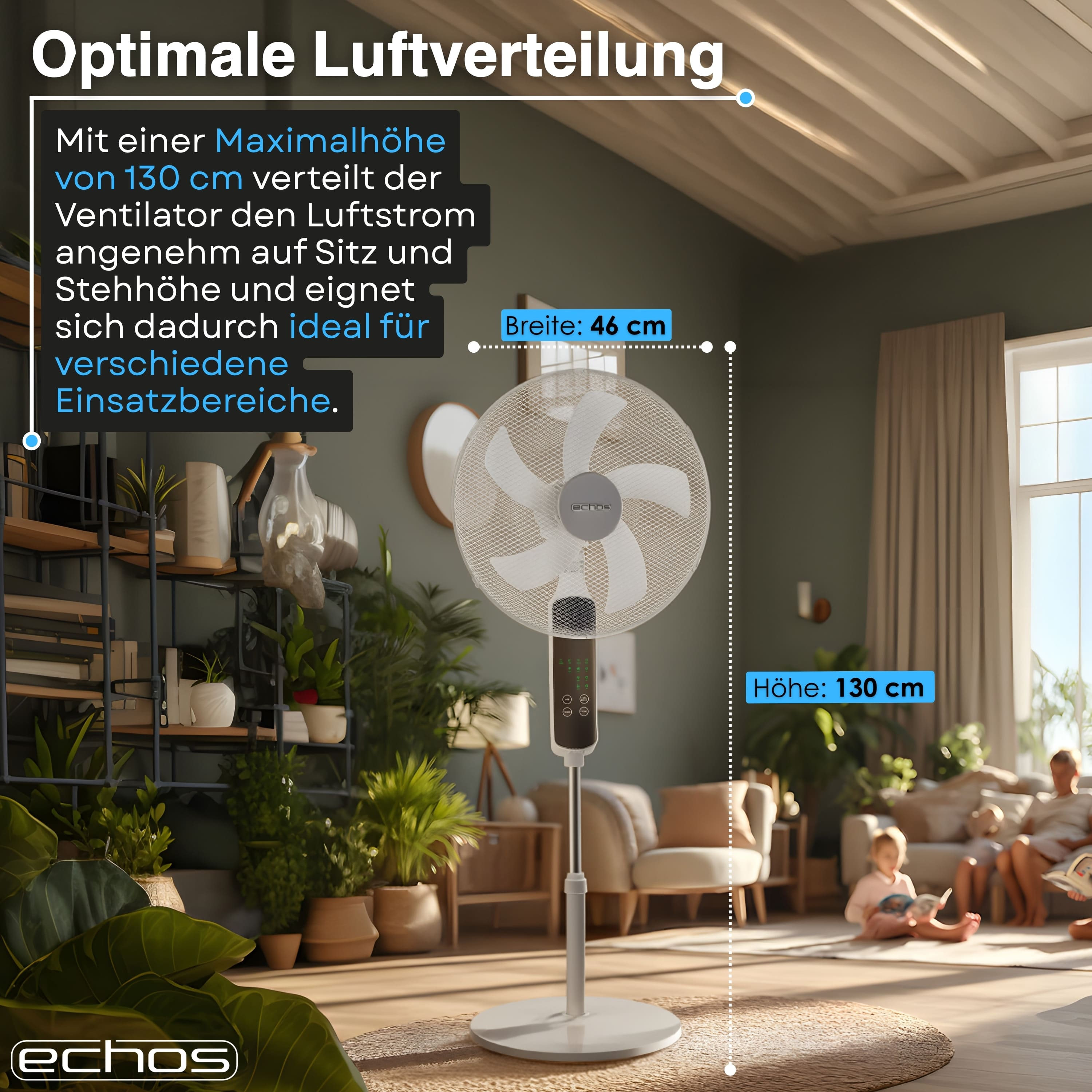 Ein weißer Standventilator mit 130 cm Höhe steht im Wohnzimmer.