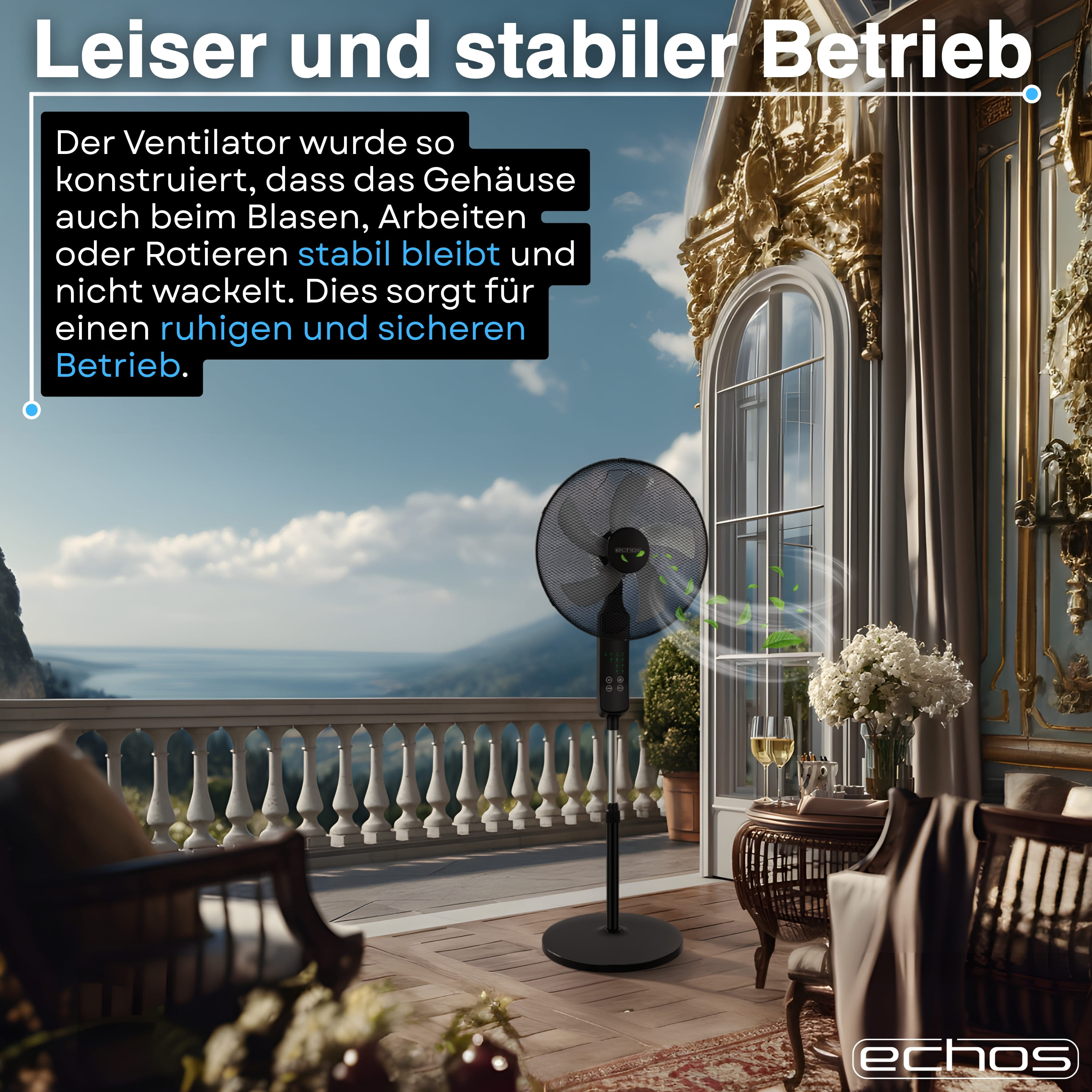 Ein schwarzer Standventilator auf einer Terrasse mit Meerblick.
