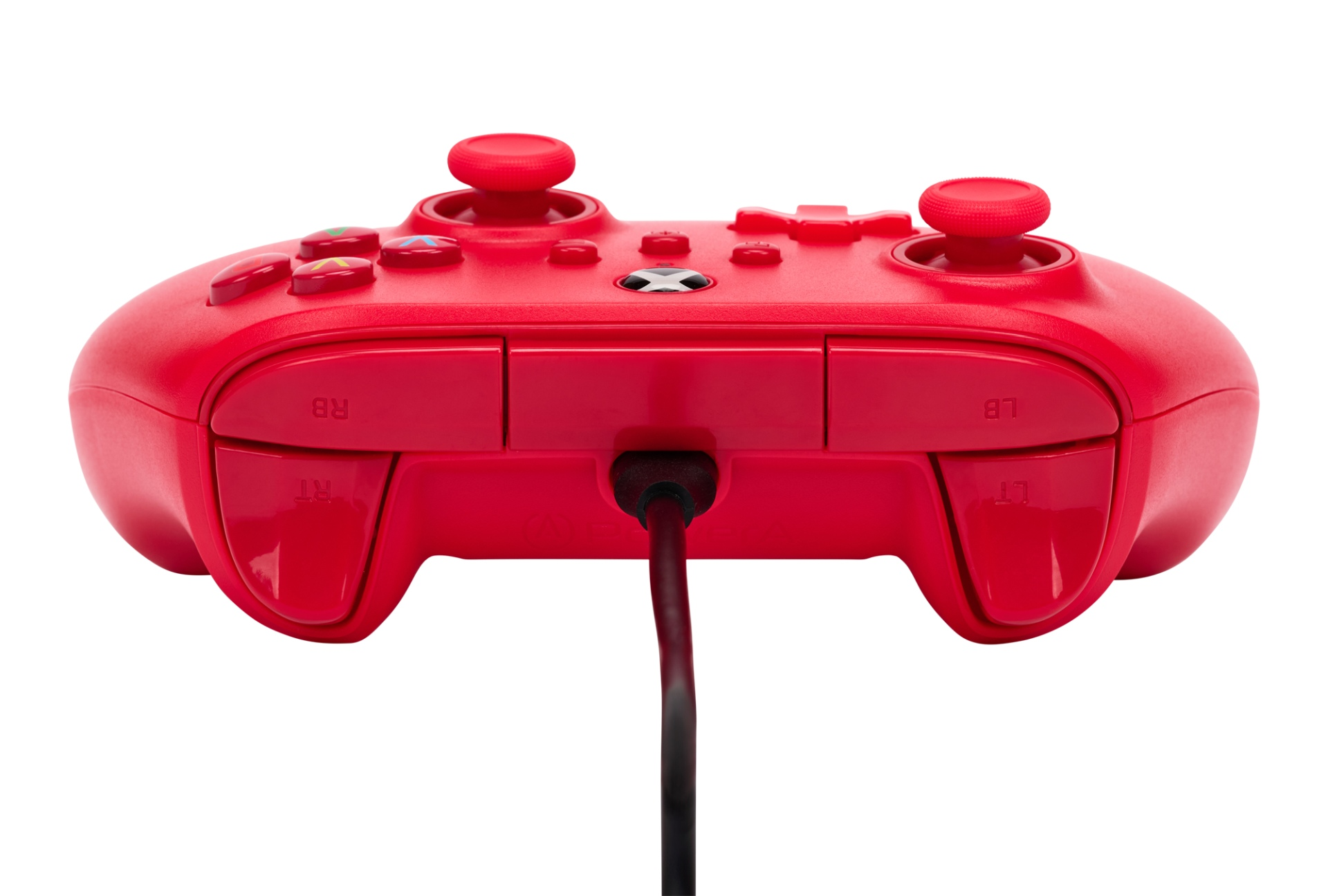 Ein roter Xbox Controller mit schwarzen Kabel, Ansicht von unten.
