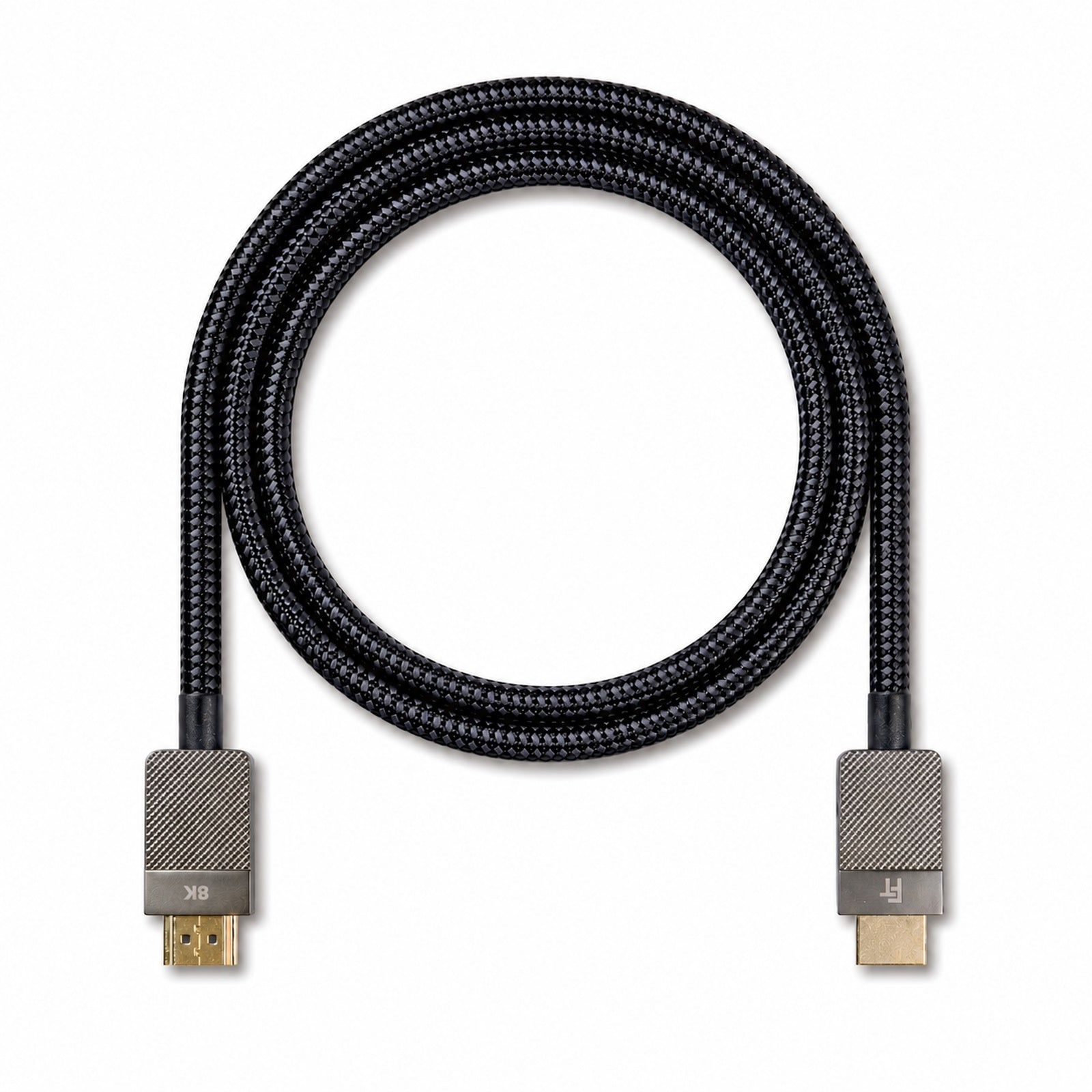 Ein schwarzes HDMI-Kabel mit 8K-Beschriftung liegt in einem Kreis auf weißem Grund.