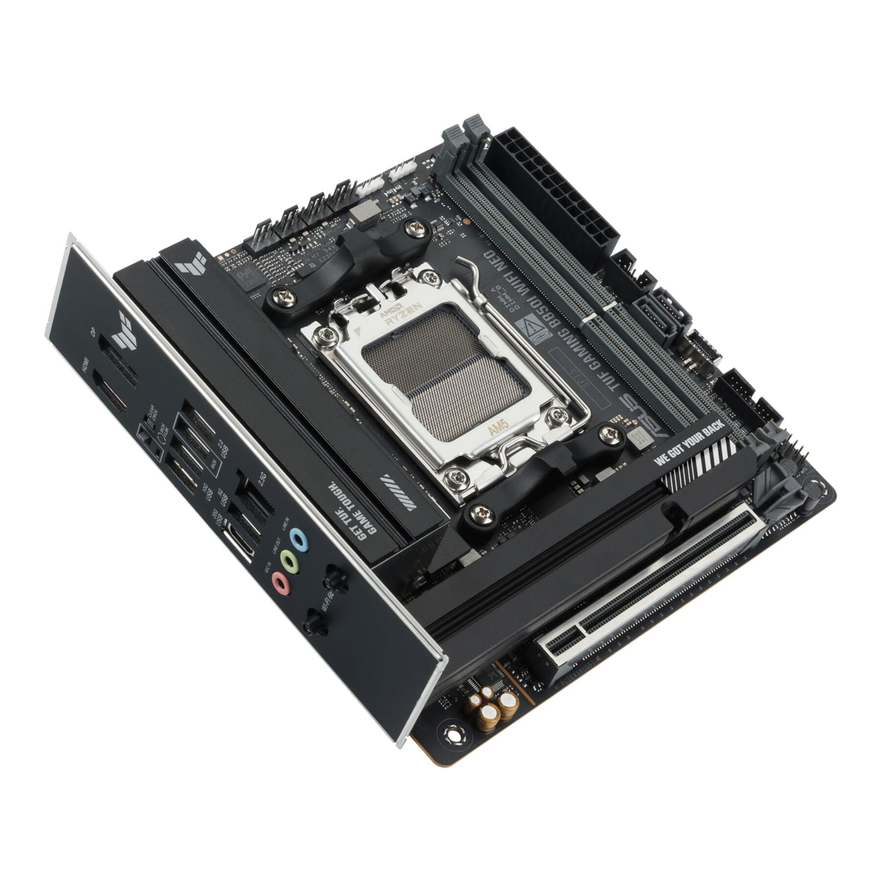 Eine schwarze Motherboard-Oberfläche mit AM5-CPU-Sockel, RAM-Steckplätzen und Anschlüssen.