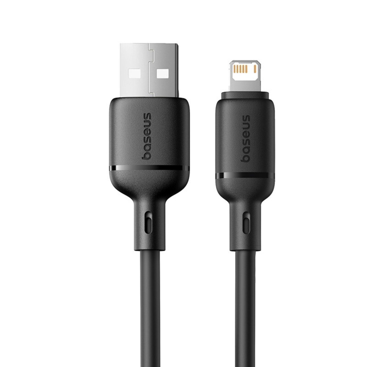 Cavo Baseus da USB a Lightning nero. Un'estremità ha un connettore USB argentato, l'altra un connettore Lightning bianco.
