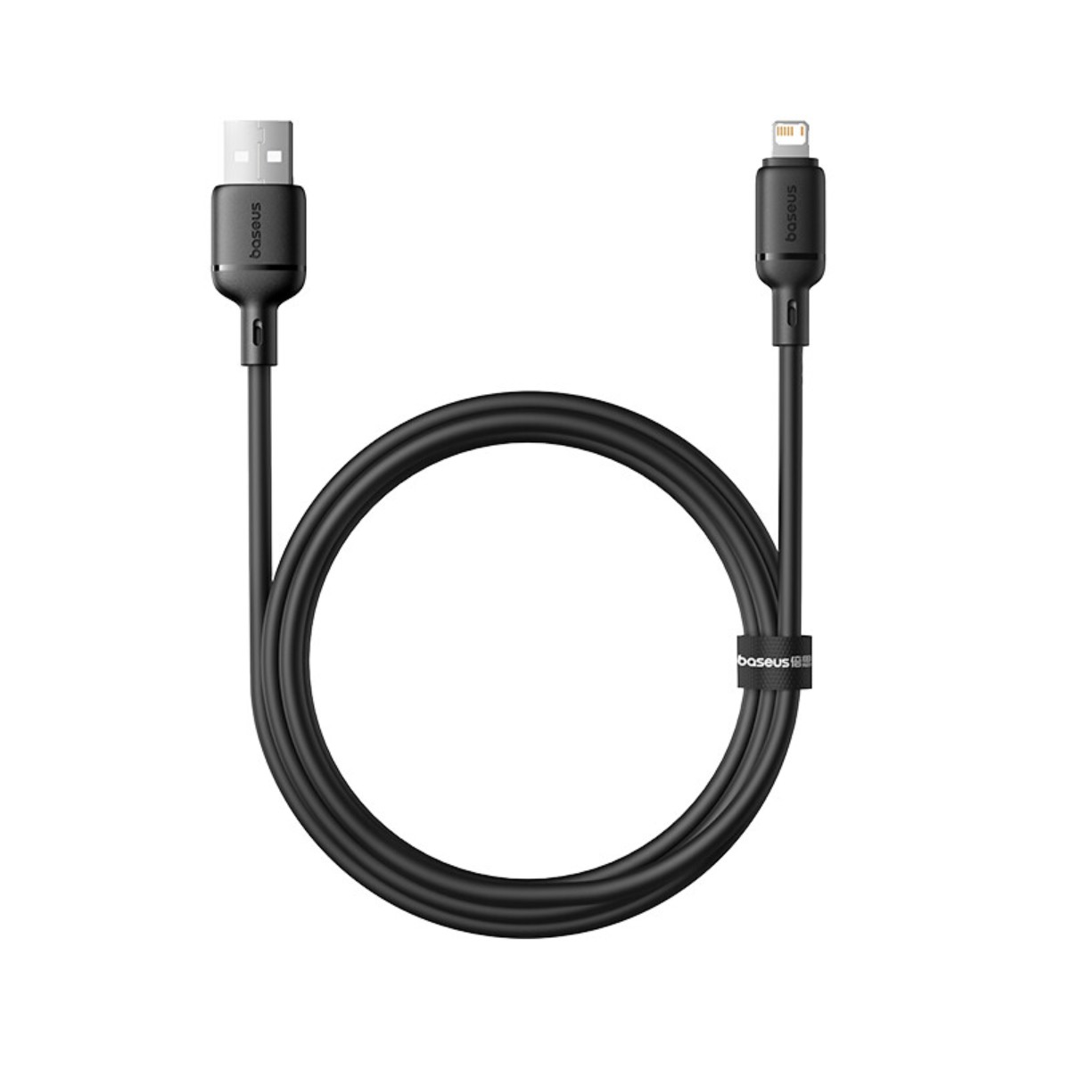 Cavo di ricarica nero con connettori USB-A e Lightning, su sfondo bianco.