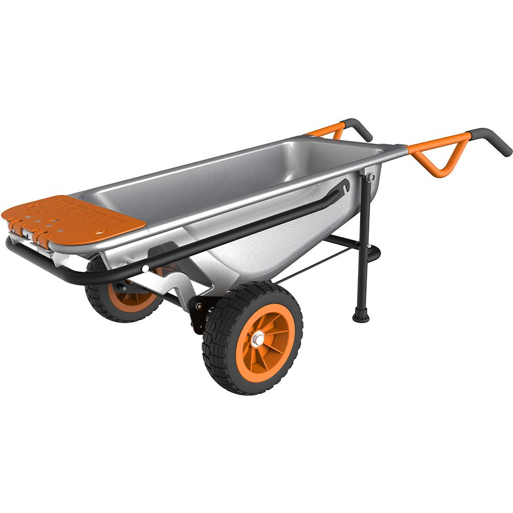 Zwei-Rad-Schubkarre aus Metall mit orangefarbenen Griffen und Rädern.