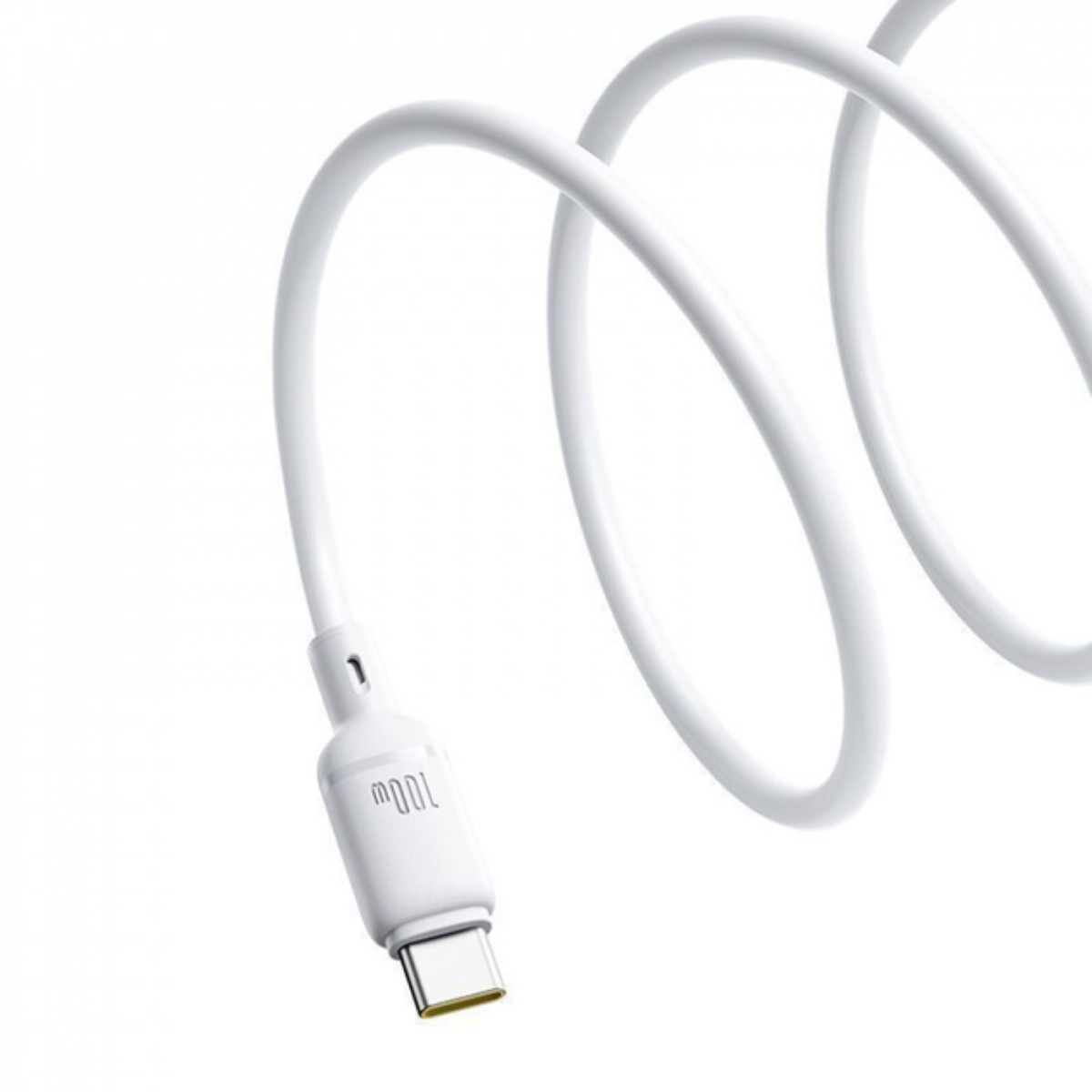 Un cavo USB-C bianco con marcatura 100W è avvolto su sfondo bianco.