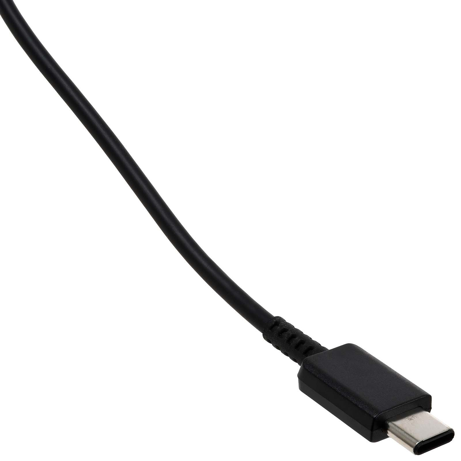 Cavo USB-C nero con connettore argentato su sfondo bianco.