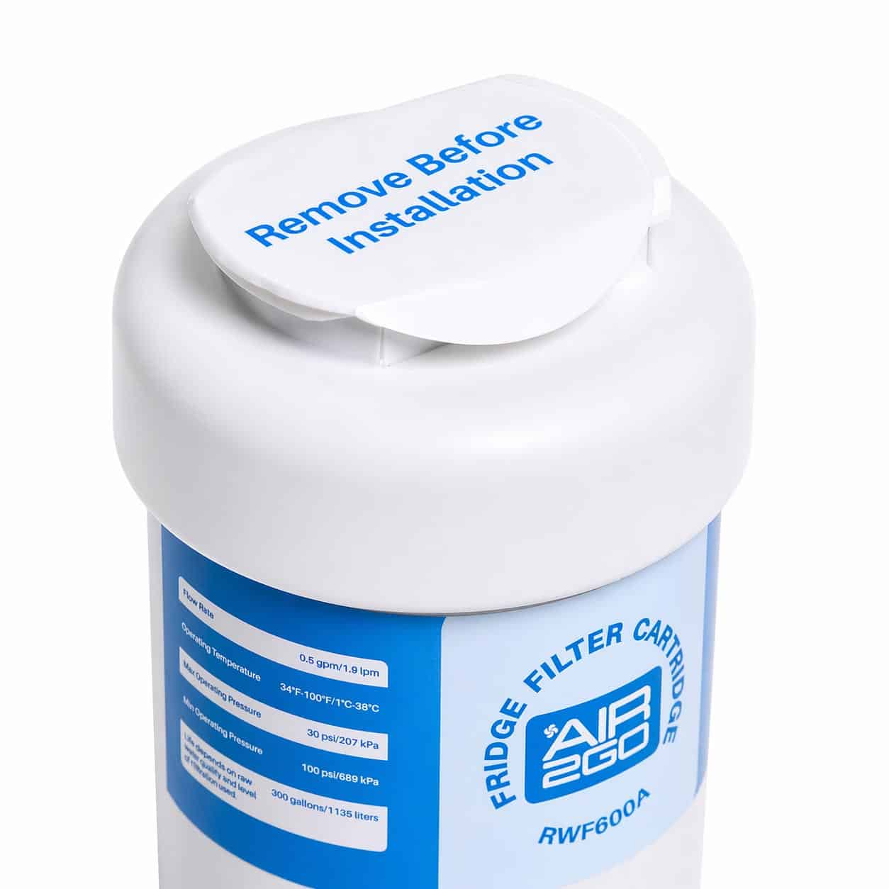 Ein weißer Kühlschrankfilter mit blauen Aufklebern und Anweisungen.