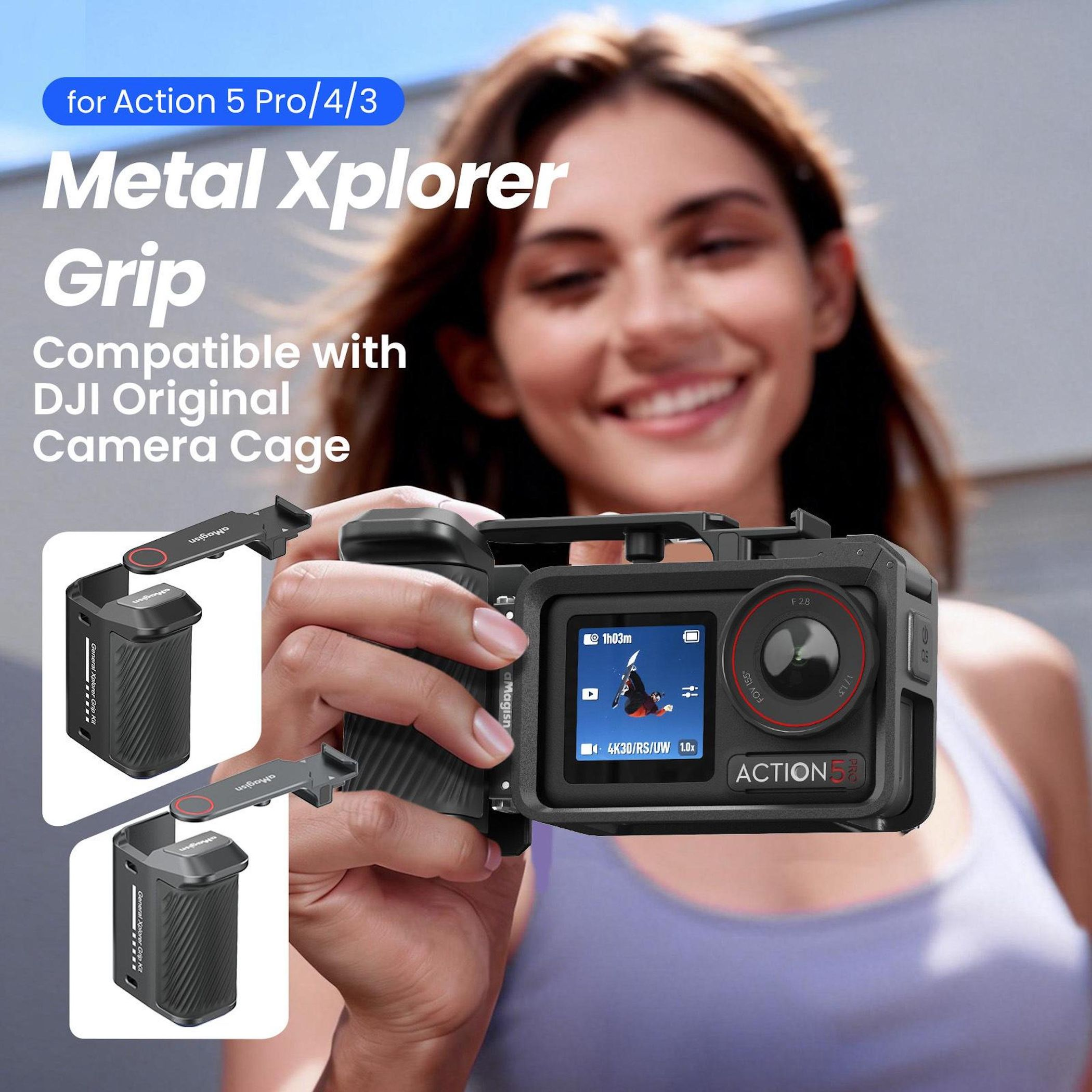 Una donna tiene una action camera con impugnatura in metallo. Piccole impugnature accanto.