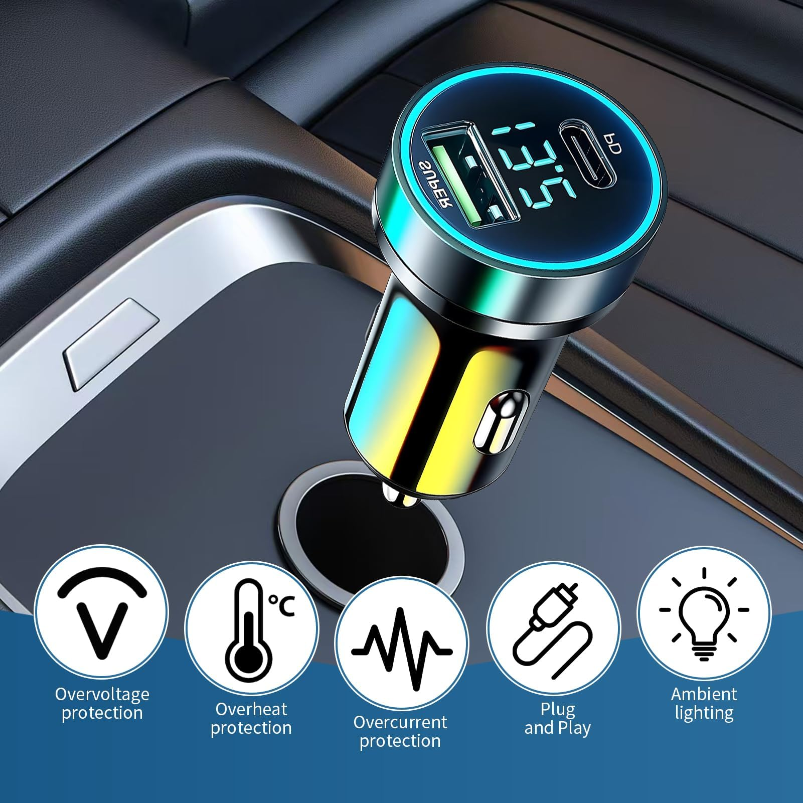 Ein Auto-Ladegerät mit USB-Anschlüssen und digitaler Anzeige in einem Auto.