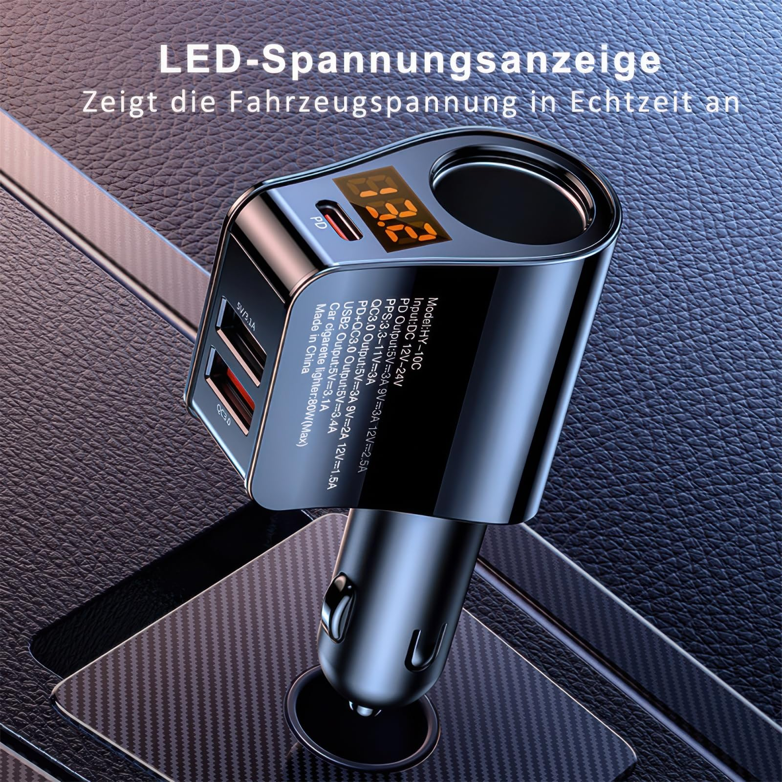 Schwarzer Zigarettenanzünder-Adapter mit USB-Anschlüssen und LED-Anzeige für Spannung.