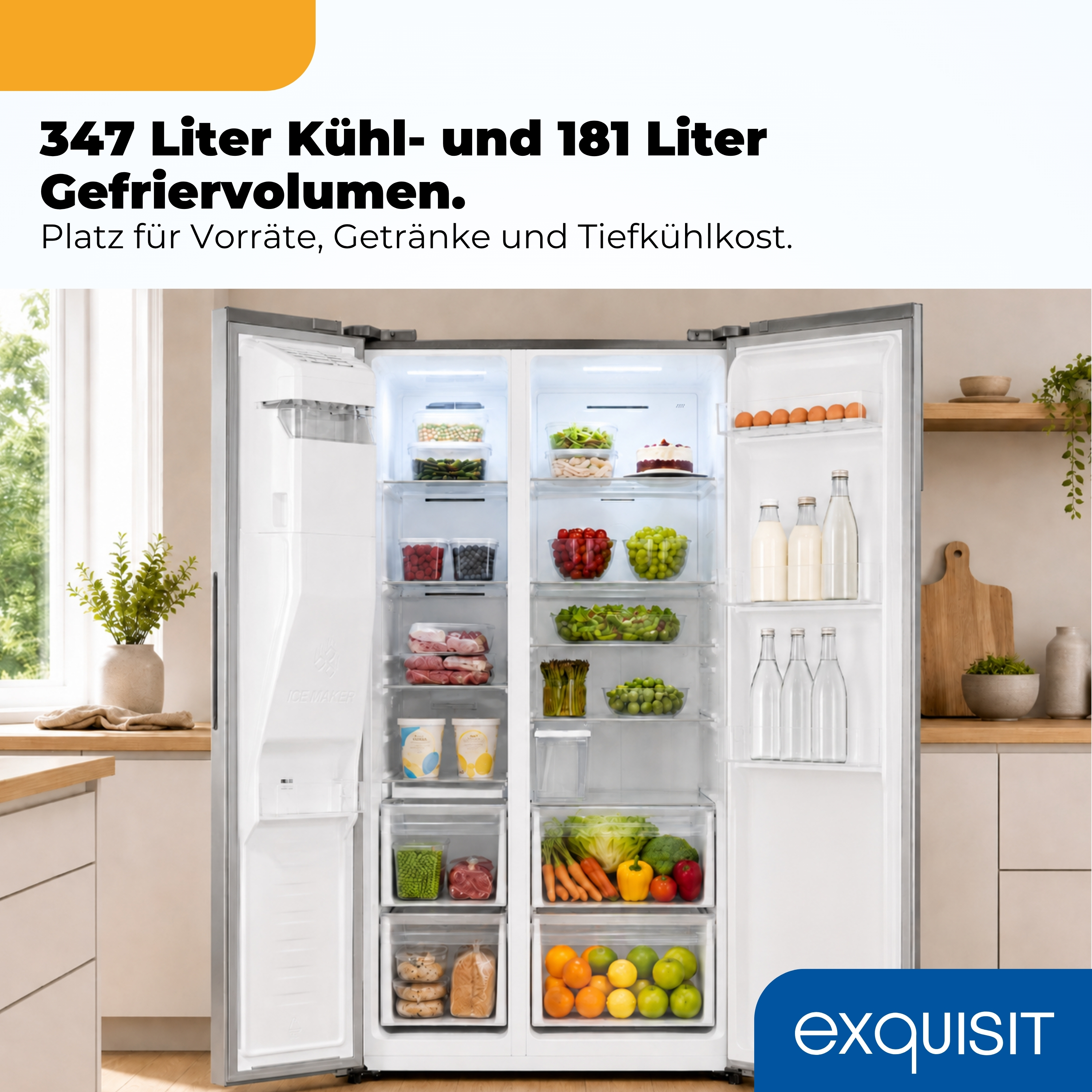 Offener Kühlschrank mit Lebensmitteln: Eier, Milch, Obst, Gemüse, Fleisch, Kuchen.