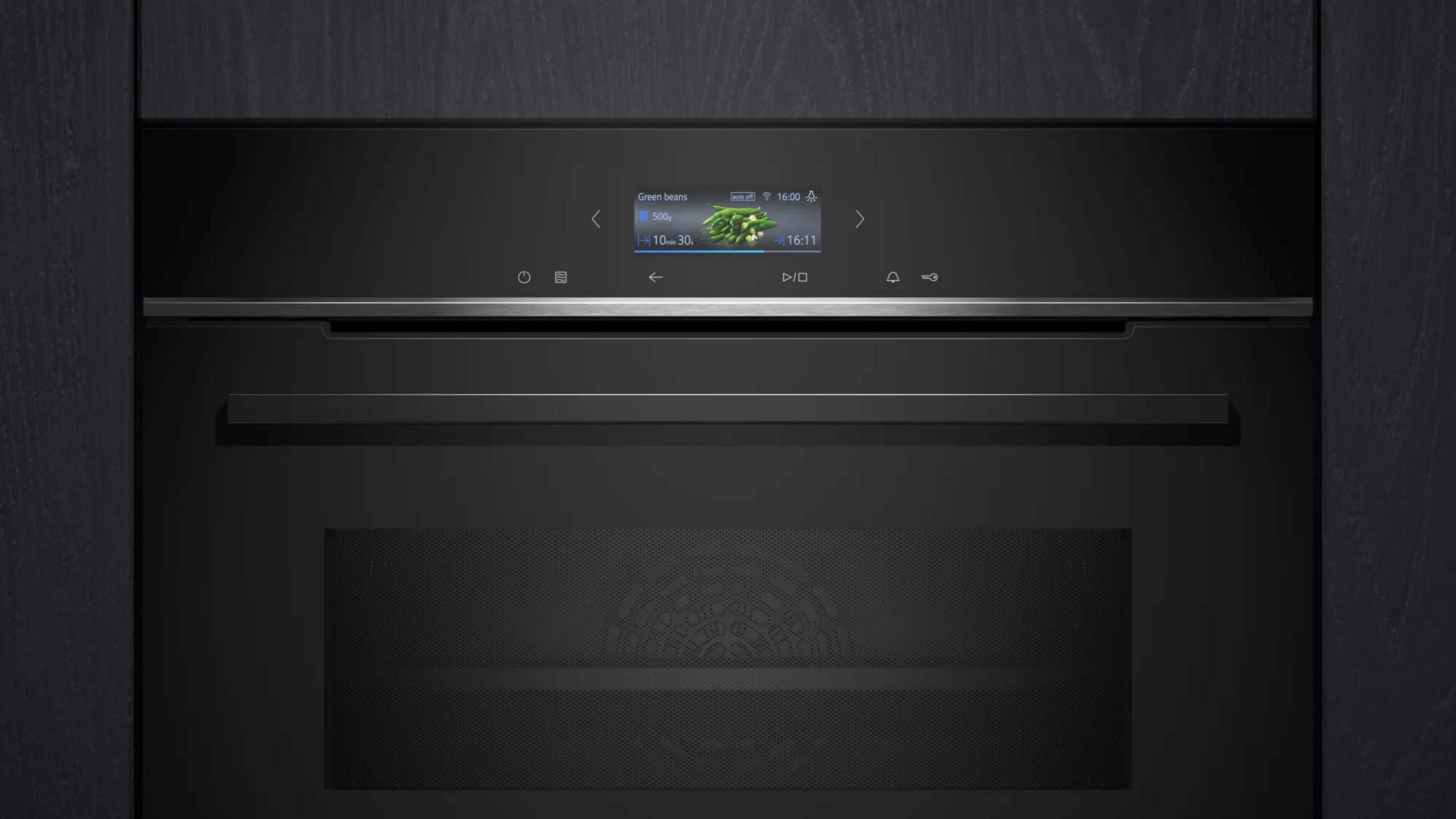 Un moderno forno nero con touchscreen che mostra fagiolini, 500g, 10:30 min.