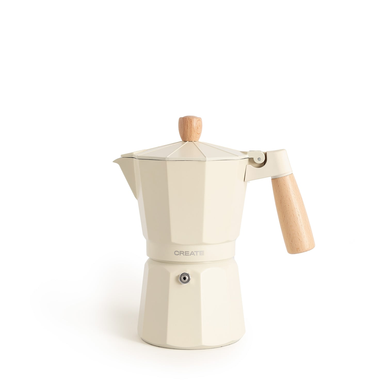 Cafetera moka color crema con asas y pomo de madera sobre fondo blanco.
