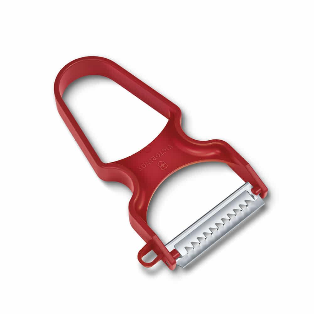 Dişli bıçaklı kırmızı bir Victorinox soyucu.