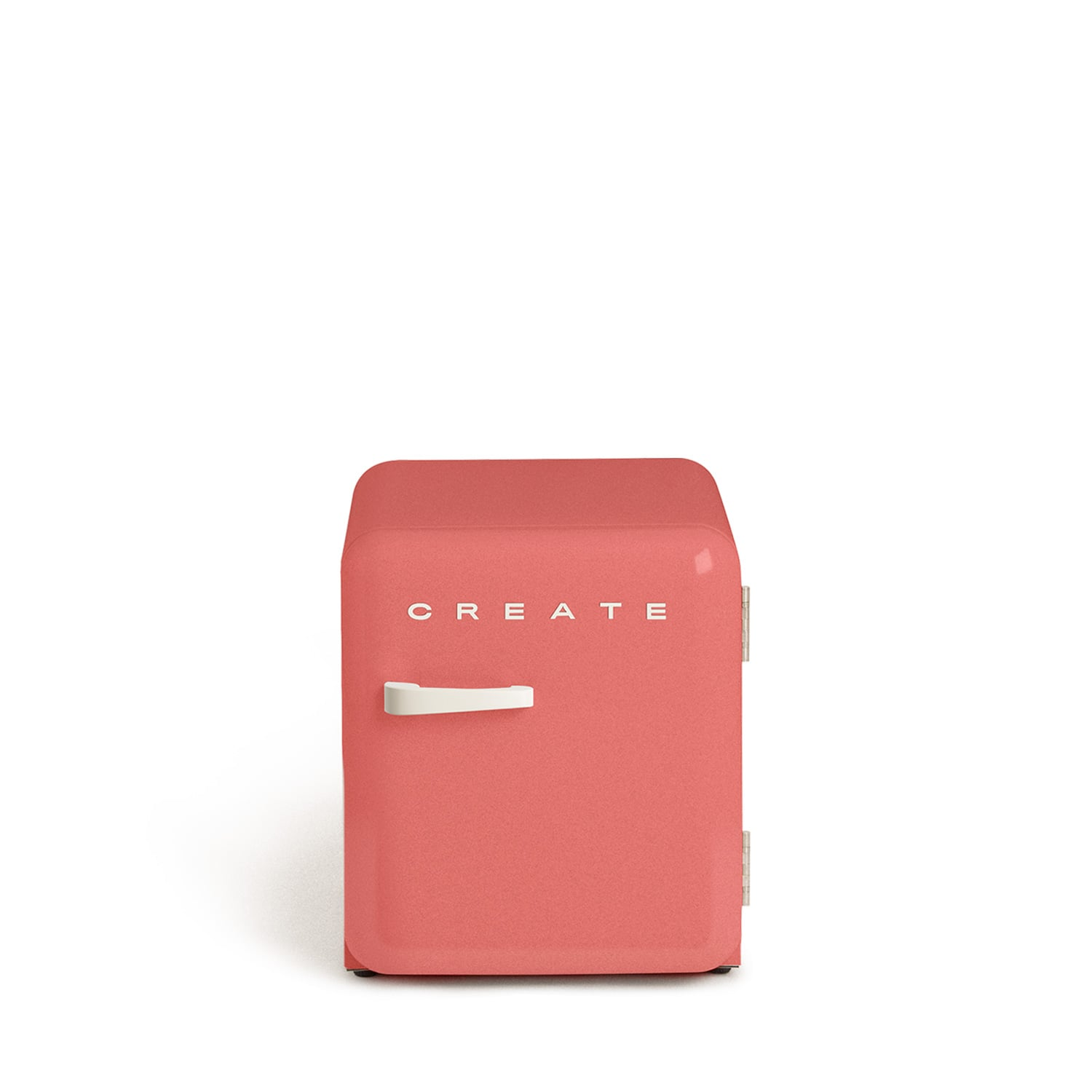 Un minirrefrigerador color coral con la palabra CREATE en letras blancas en la puerta.
