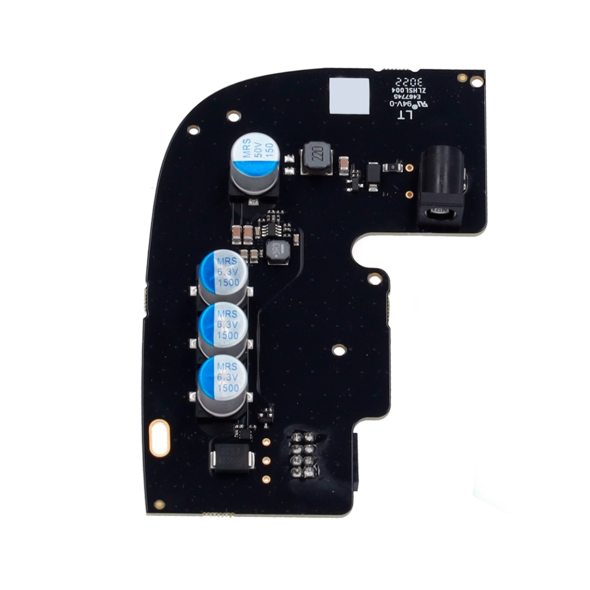 Scheda nera con condensatori, resistore e connettori.