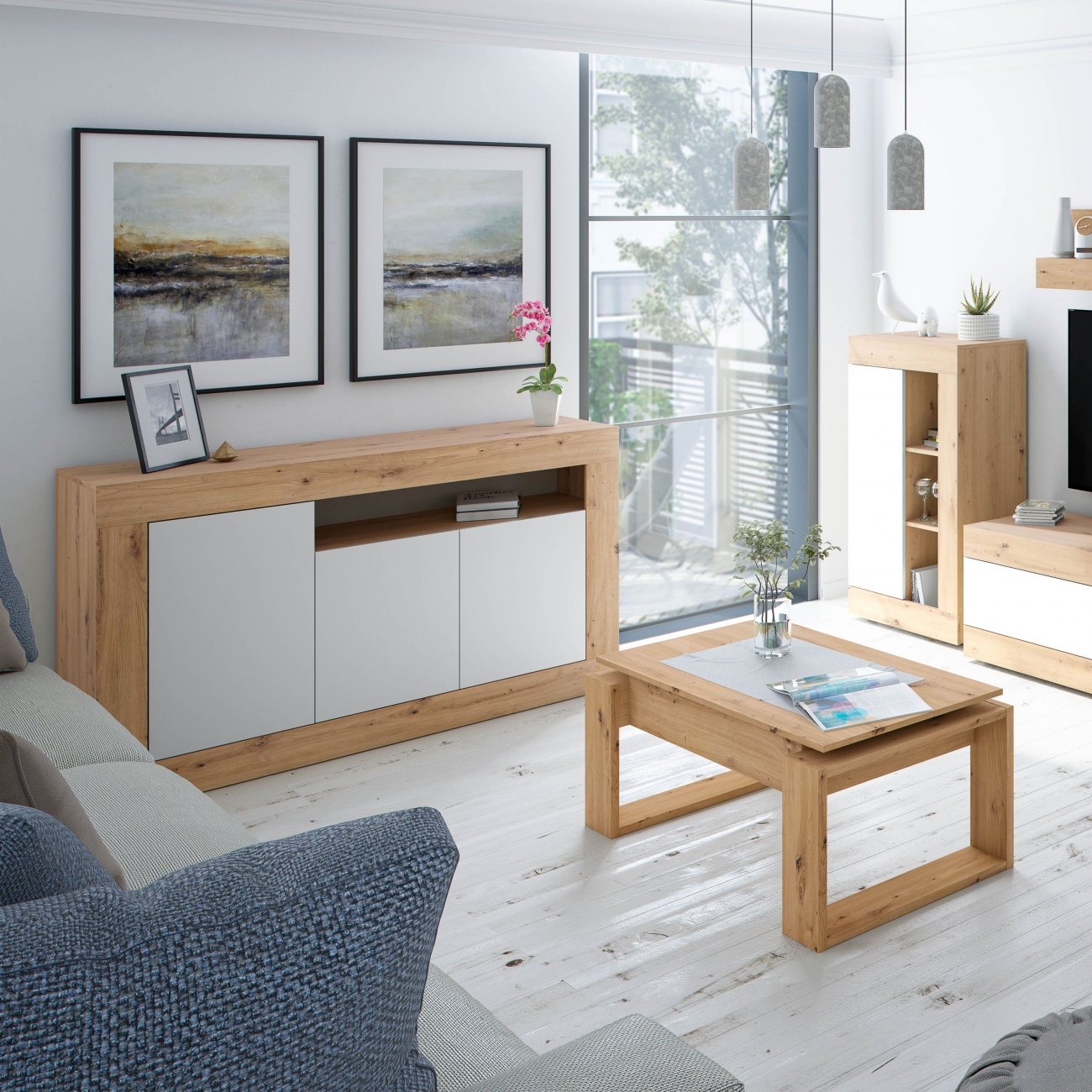 Sala de estar moderna con muebles de madera, sofá y cuadros.