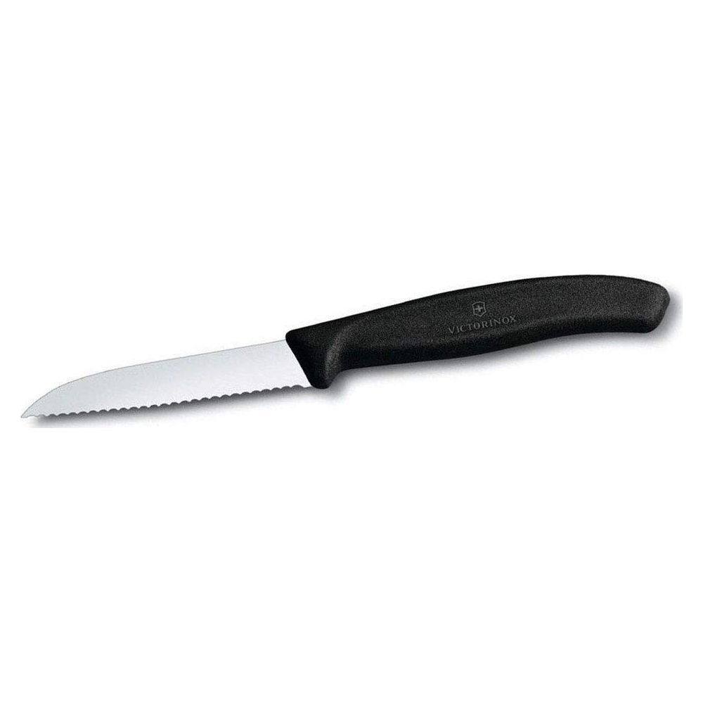 Siyah saplı ve tırtıklı bıçaklı bir Victorinox bıçağı.